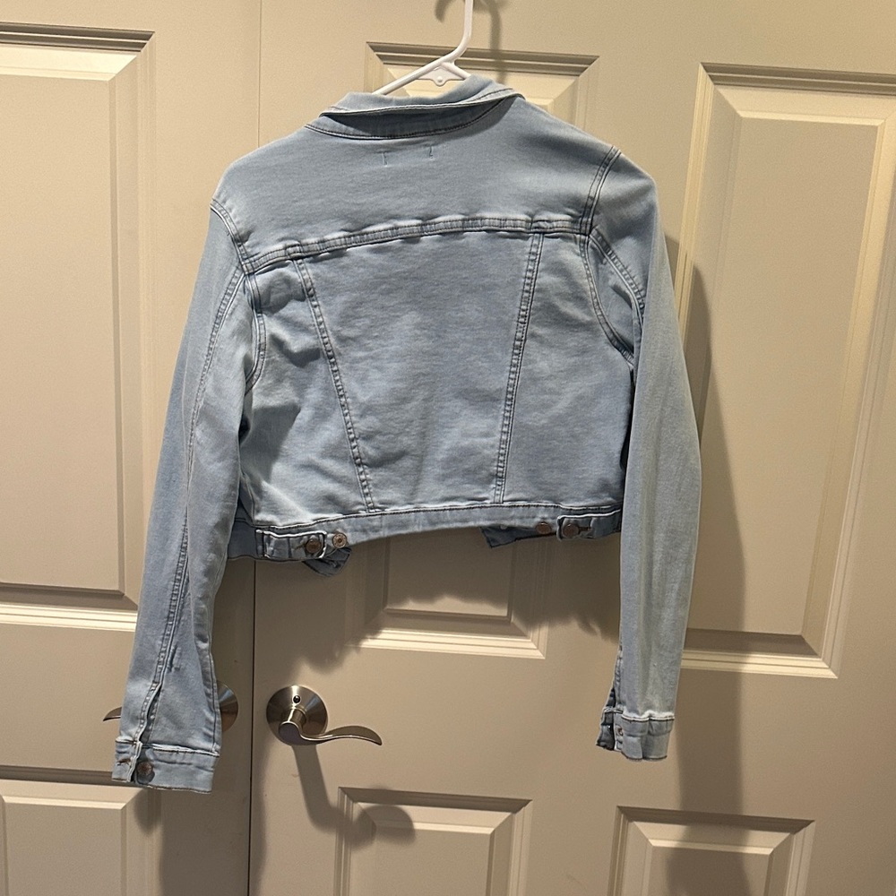 Cropped Light Blue Denim Jacket - Picture 6 of 6